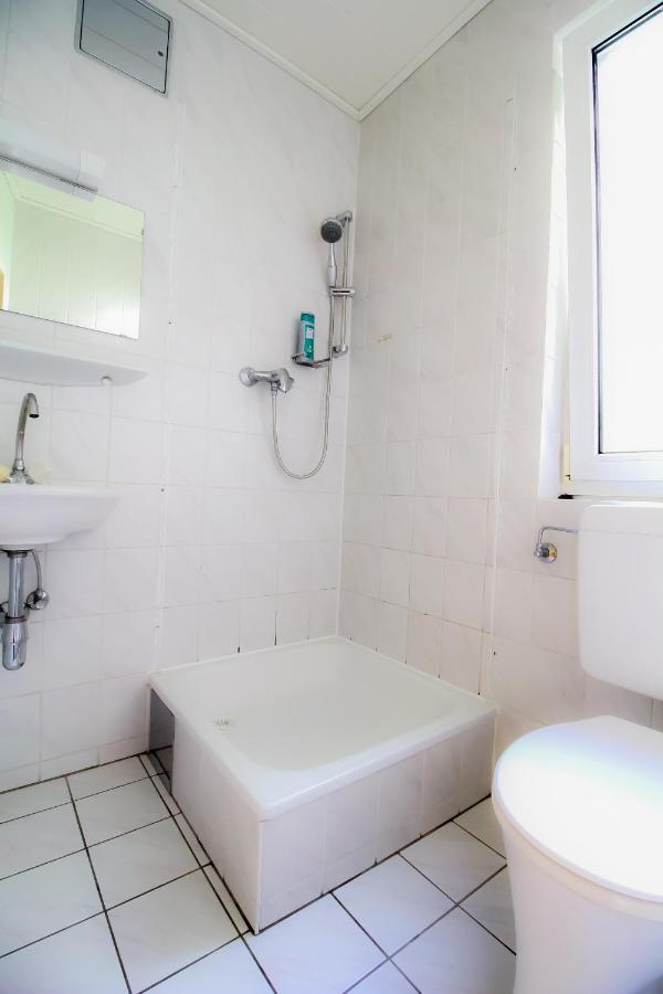 Private Double Bed Room With Bathroom Wien Exteriör bild